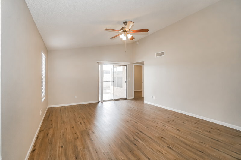 1,710/Mo, 4545 N 67th AVE 1090 Phoenix, AZ 85033 Living Room View 2