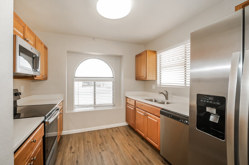 1,710/Mo, 4545 N 67th AVE 1090 Phoenix, AZ 85033 Kitchen View 2