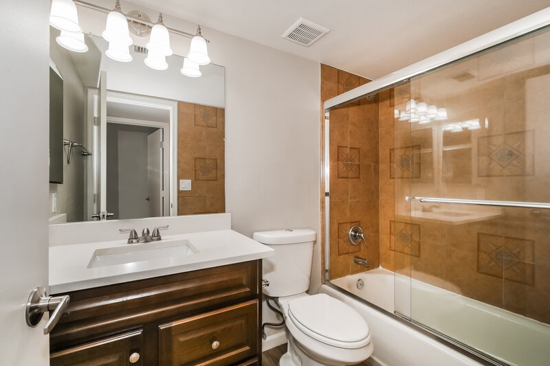 1,710/Mo, 4545 N 67th AVE 1090 Phoenix, AZ 85033 Main Bathroom View