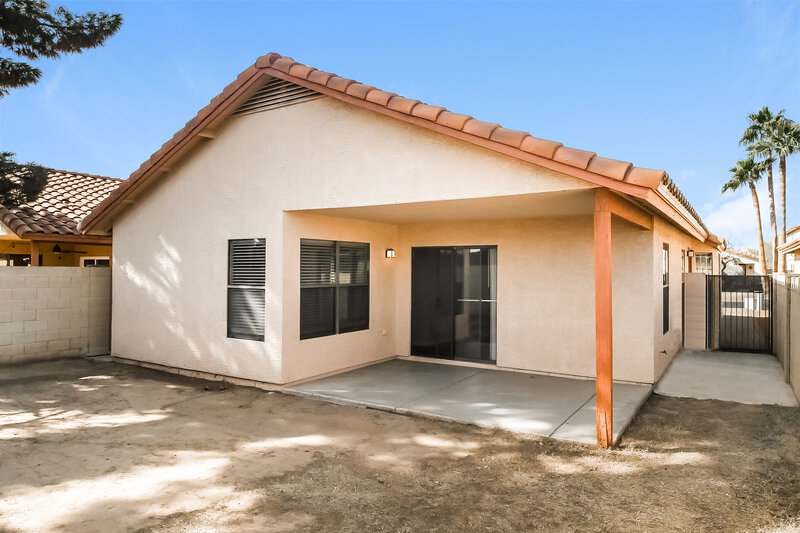 1,710/Mo, 4545 N 67th AVE 1090 Phoenix, AZ 85033 Rear View