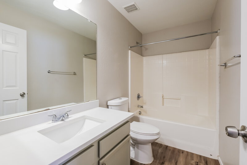 1,700/Mo, 25213 W Cranston Ln Buckeye, AZ 85326 Bathroom View