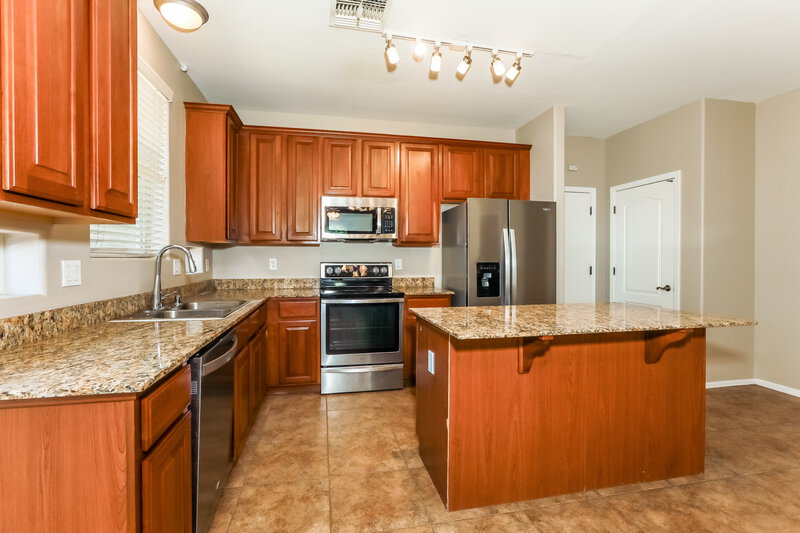 2,100/Mo, 10053 E Isleta Ave Mesa, AZ 85209 Kitchen View 2