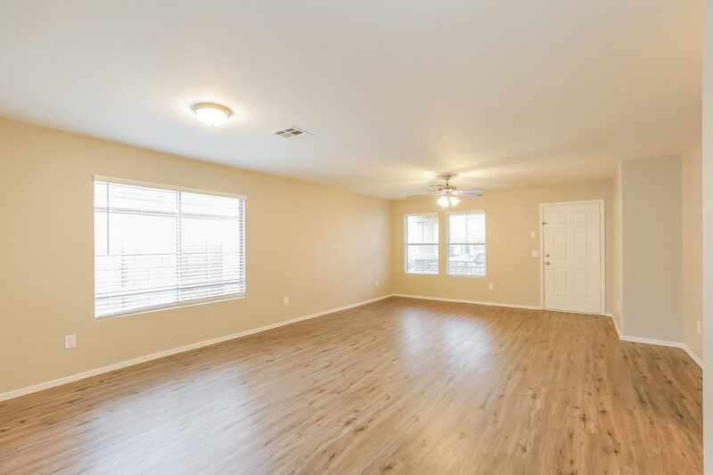 1,815/Mo, 7238 S 40th Ln Phoenix, AZ 85041 Living Room View 3