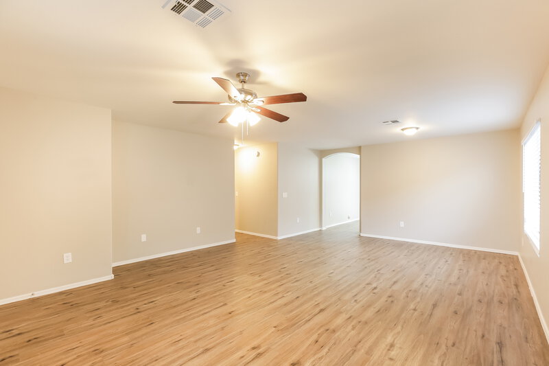 1,815/Mo, 7238 S 40th Ln Phoenix, AZ 85041 Living Room View 4