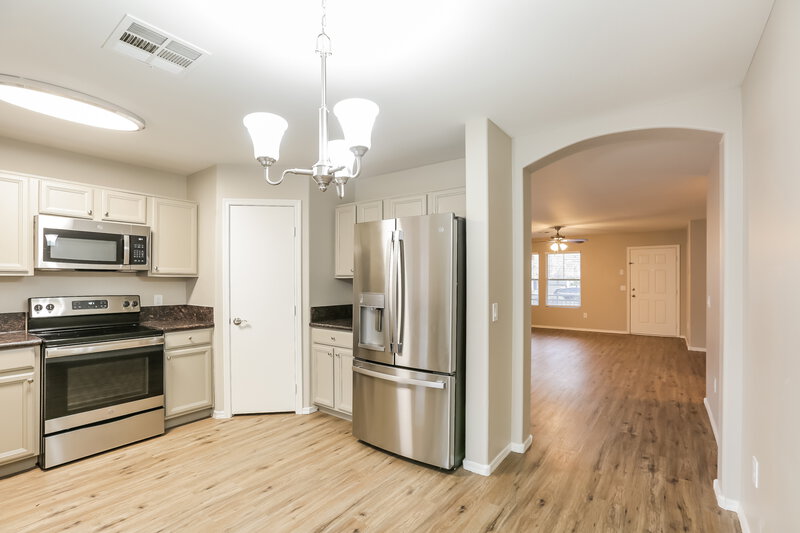 1,815/Mo, 7238 S 40th Ln Phoenix, AZ 85041 Kitchen View