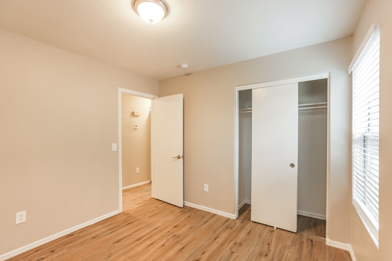 1,815/Mo, 7238 S 40th Ln Phoenix, AZ 85041 Bedroom View 2