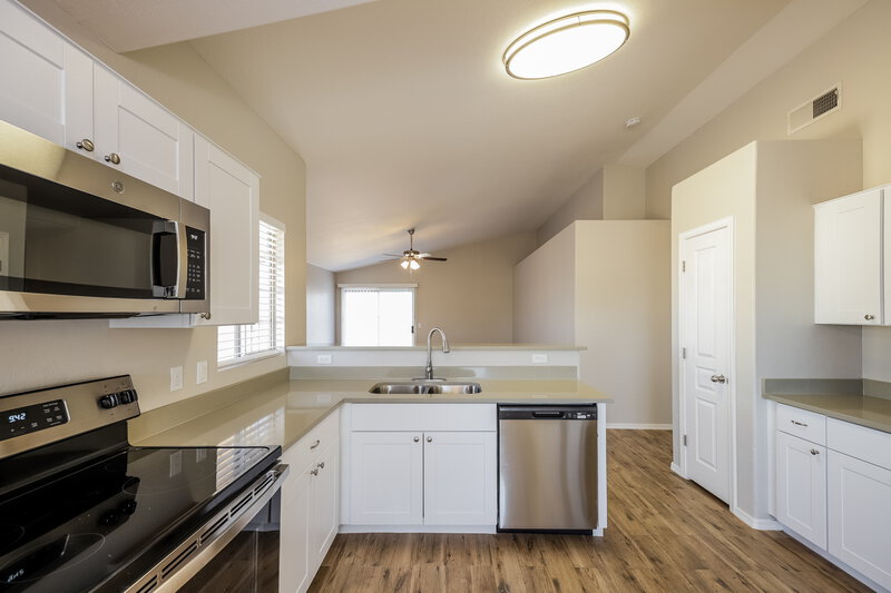 2,075/Mo, 8810 E Decatur Rd Mesa, AZ 85207 Kitchen View 2