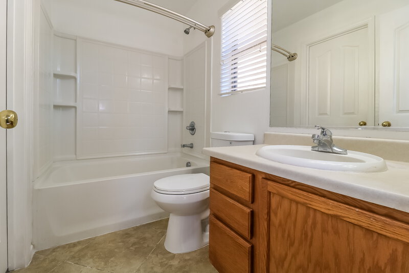 1,835/Mo, 40084 W Catherine Dr Maricopa, AZ 85138 Main Bathroom View