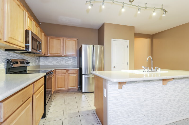 2,615/Mo, 3116 S 82nd Ln Phoenix, AZ 85043 Kitchen View 2