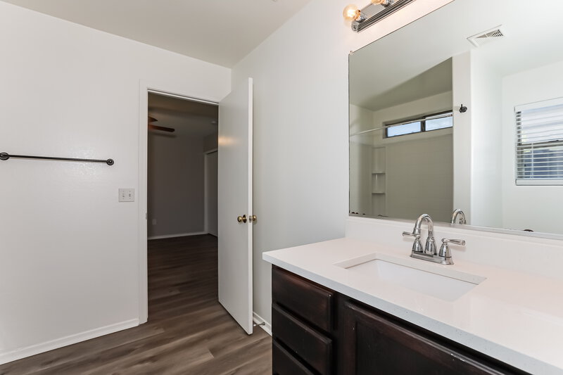 2,070/Mo, 21870 E Gold Canyon Dr Queen Creek, AZ 85142 Main Bathroom View 2