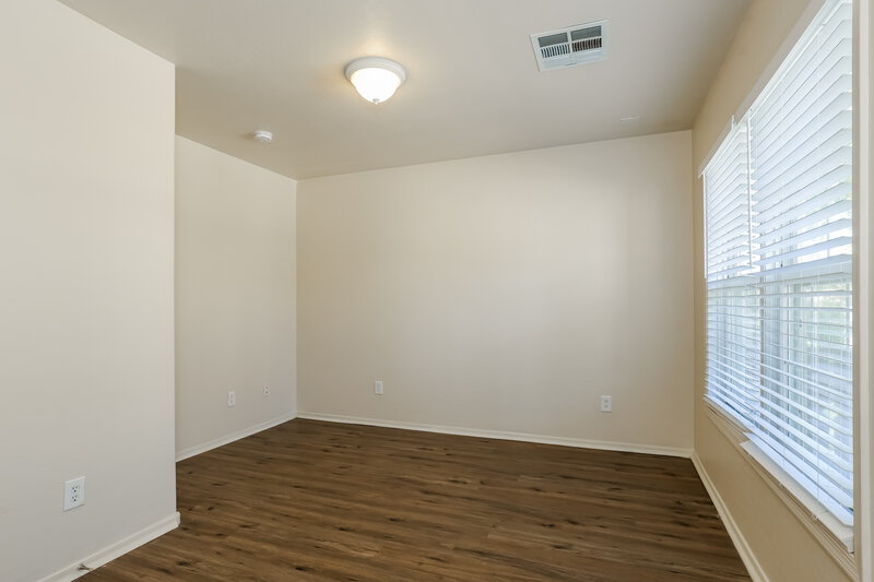 2,190/Mo, 5710 S 21st Pl Phoenix, AZ 85040 Living Room View