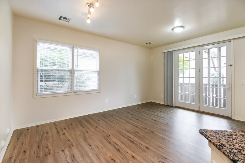 2,130/Mo, 5710 S 21st Pl Phoenix, AZ 85040 Misc View