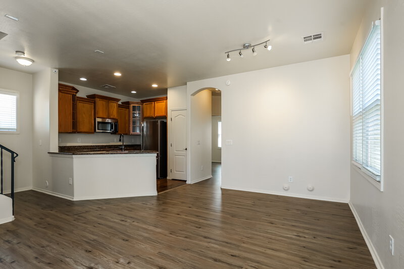 2,190/Mo, 5710 S 21st Pl Phoenix, AZ 85040 Family Room View