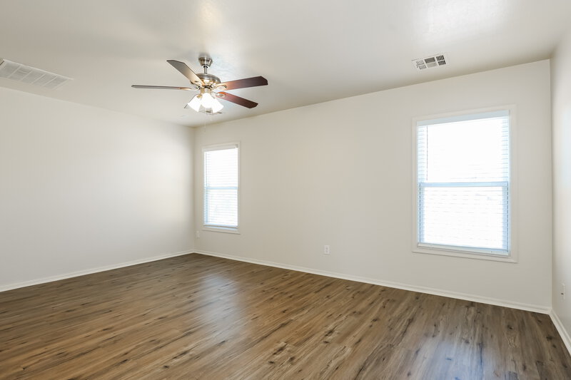 2,190/Mo, 5710 S 21st Pl Phoenix, AZ 85040 Main Bedroom View