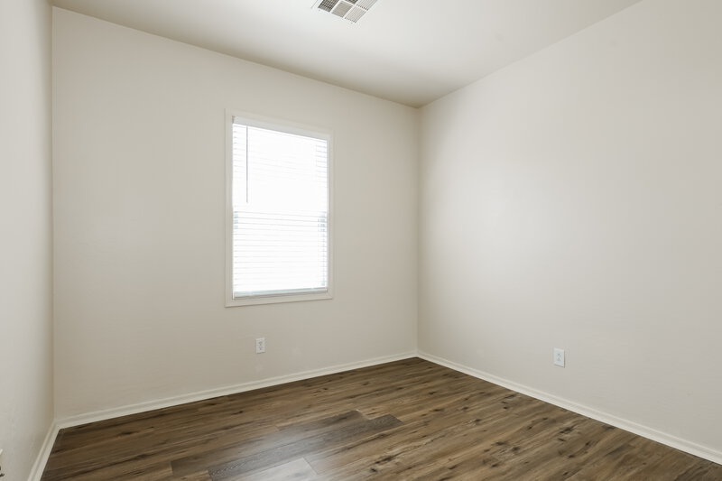 2,190/Mo, 5710 S 21st Pl Phoenix, AZ 85040 Bedroom View