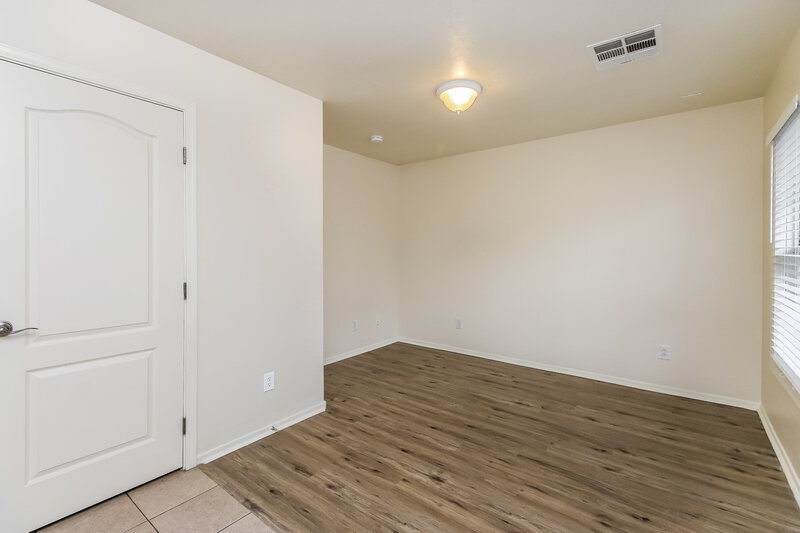 2,130/Mo, 5710 S 21st Pl Phoenix, AZ 85040 Misc View 11