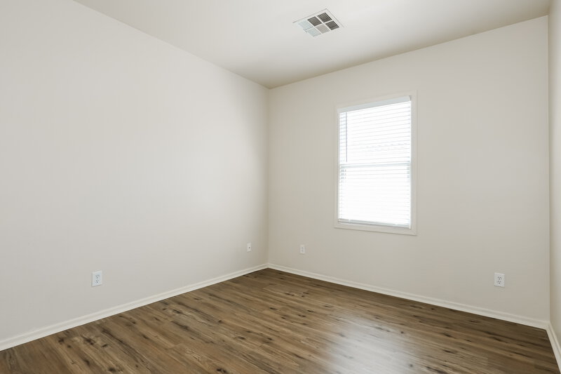 2,190/Mo, 5710 S 21st Pl Phoenix, AZ 85040 Bedroom View 2