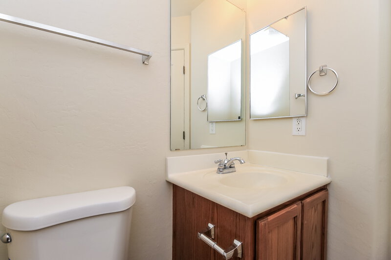 2,130/Mo, 5710 S 21st Pl Phoenix, AZ 85040 Misc View 13