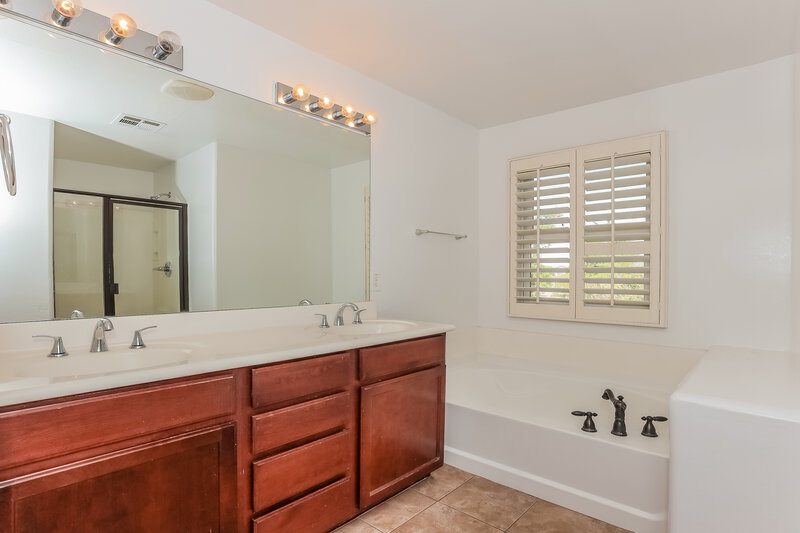 2,190/Mo, 820 S Adam Way Gilbert, AZ 85296 Main Bathroom View
