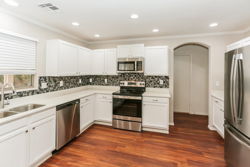2,210/Mo, 2817 S 63rd Dr Phoenix, AZ 85043 Kitchen View