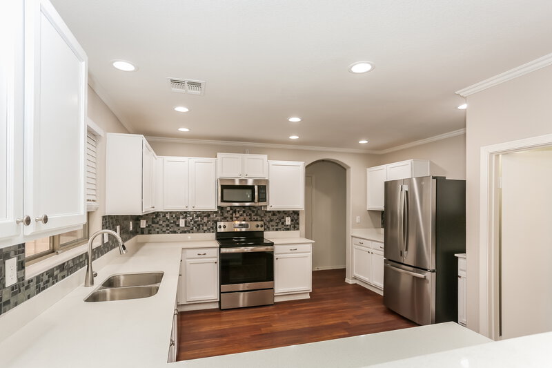 2,210/Mo, 2817 S 63rd Dr Phoenix, AZ 85043 Kitchen View 2