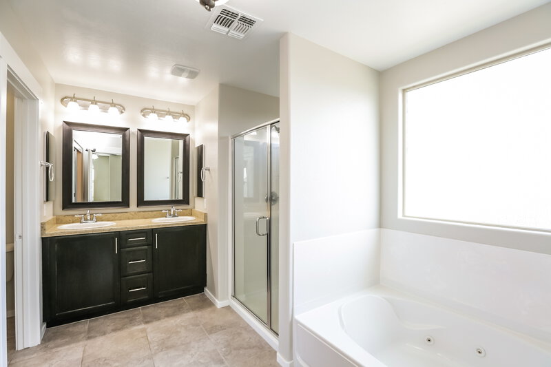 2,585/Mo, 14922 W Valentine St Surprise, AZ 85379 Main Bathroom View