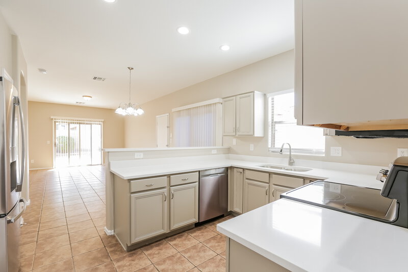 2,345/Mo, 1415 E Gary Way Phoenix, AZ 85042 Kitchen View