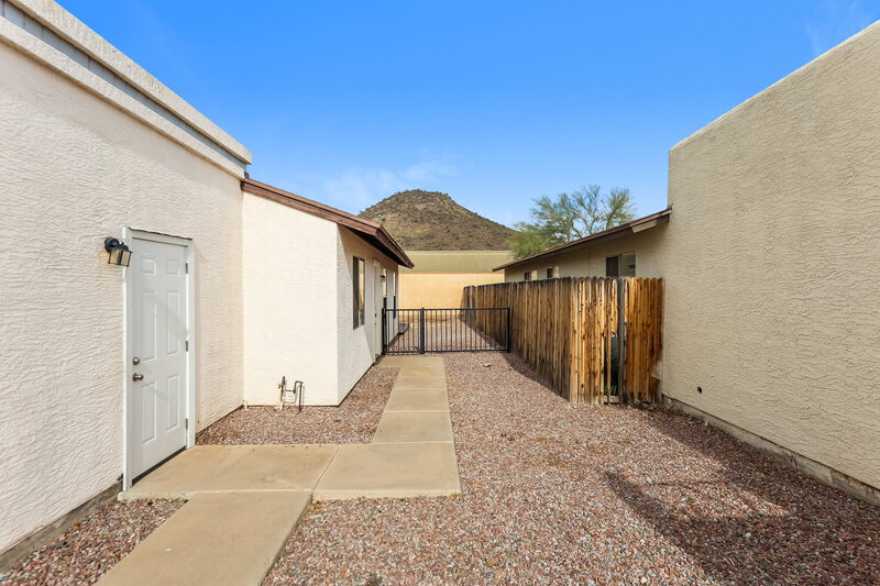 1,725/Mo, 4774 W Menadota Dr Glendale, AZ 85308 Front Entrance View