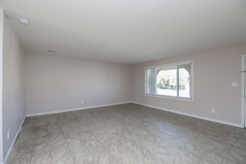 2,000/Mo, 17337 E Oro Grande Dr Fountain Hills, AZ 85268 Living Room View