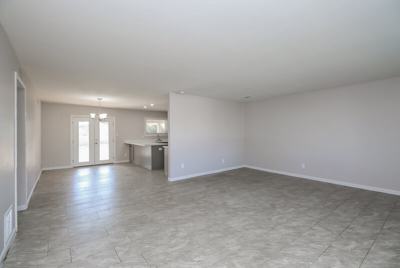 2,000/Mo, 17337 E Oro Grande Dr Fountain Hills, AZ 85268 Living Room View 2