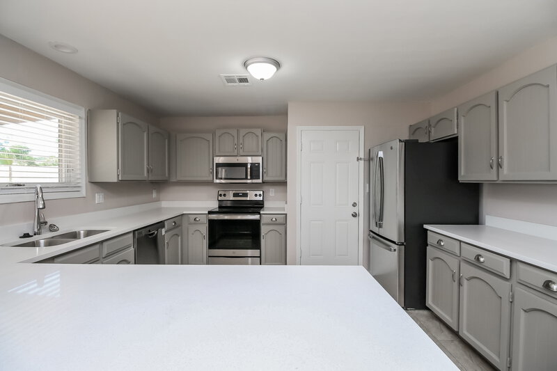 2,000/Mo, 17337 E Oro Grande Dr Fountain Hills, AZ 85268 Kitchen View 2