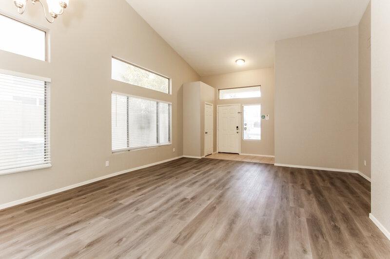 2,825/Mo, 39 N Rock St Gilbert, AZ 85234 Living Room View