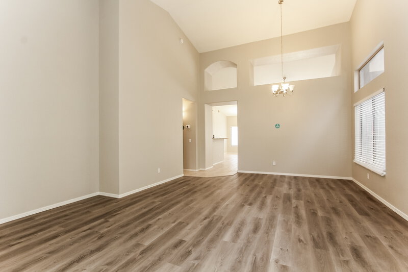 2,825/Mo, 39 N Rock St Gilbert, AZ 85234 Living Room View 2