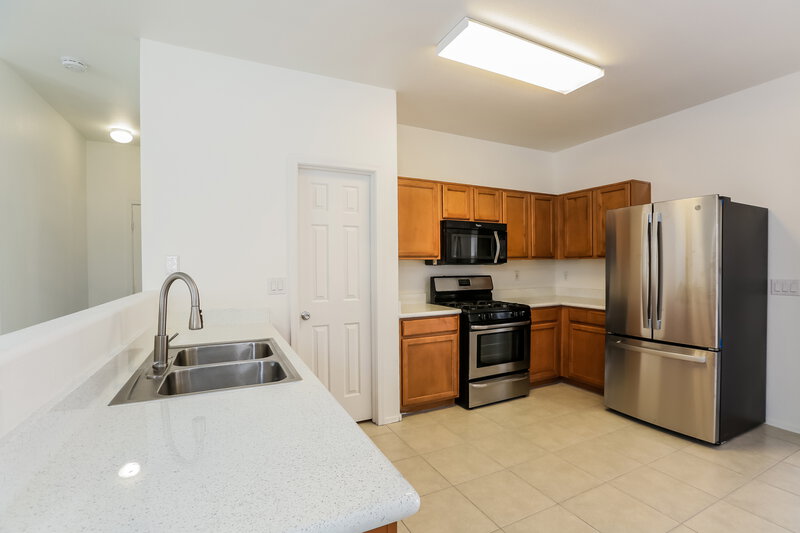2,290/Mo, 1106 E Beth Dr Phoenix, AZ 85042 Kitchen View