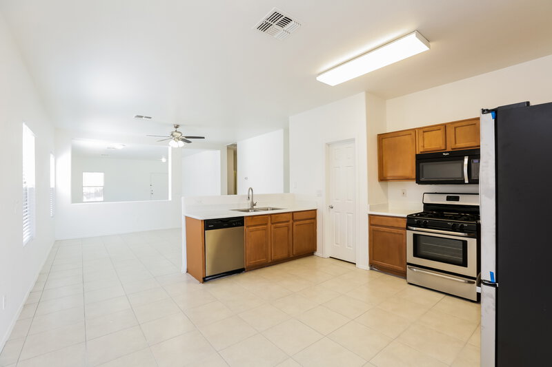 2,290/Mo, 1106 E Beth Dr Phoenix, AZ 85042 Kitchen View 2