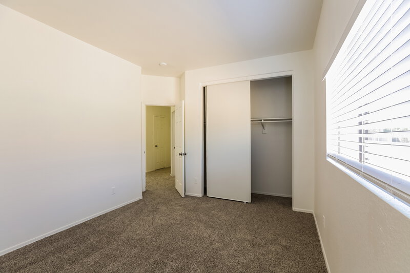 2,290/Mo, 1106 E Beth Dr Phoenix, AZ 85042 Bedroom View