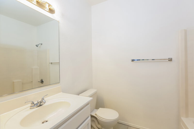 2,290/Mo, 1106 E Beth Dr Phoenix, AZ 85042 Bathroom View