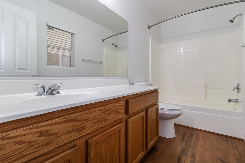 1,955/Mo, 11560 W Purdue Ave Youngtown, AZ 85363 Main Bathroom View