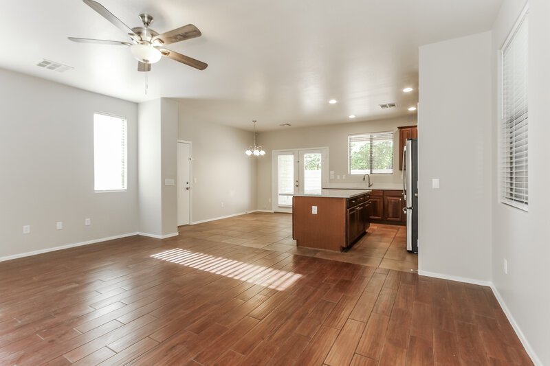 2,180/Mo, 9384 W Payson Rd Tolleson, AZ 85353 Living Room View 3