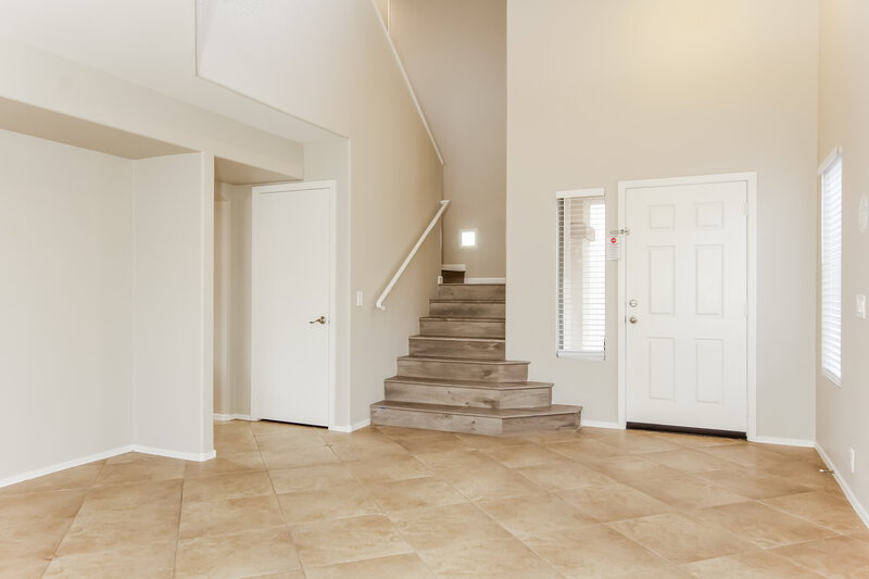 2,815/Mo, 17183 N 53rd Ave Glendale, AZ 85308 Living Room View 2