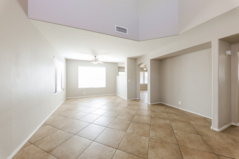 2,385/Mo, 17183 N 53rd Ave Glendale, AZ 85308 Living Room View