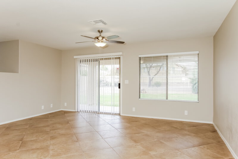2,815/Mo, 17183 N 53rd Ave Glendale, AZ 85308 Living Room View 3