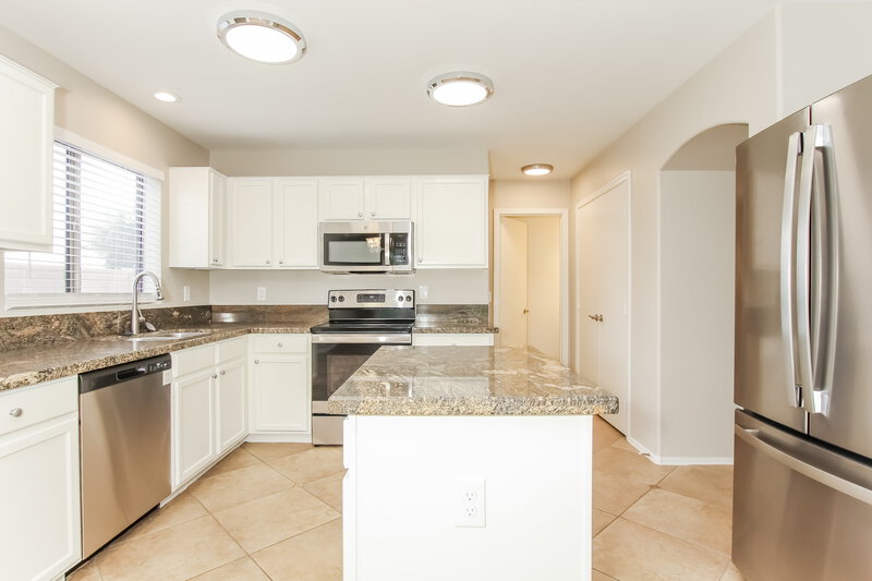 2,815/Mo, 17183 N 53rd Ave Glendale, AZ 85308 Kitchen View