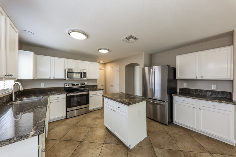 2,385/Mo, 17183 N 53rd Ave Glendale, AZ 85308 Kitchen View