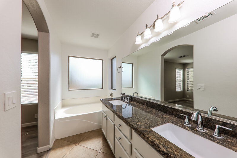 2,385/Mo, 17183 N 53rd Ave Glendale, AZ 85308 Main Bathroom View
