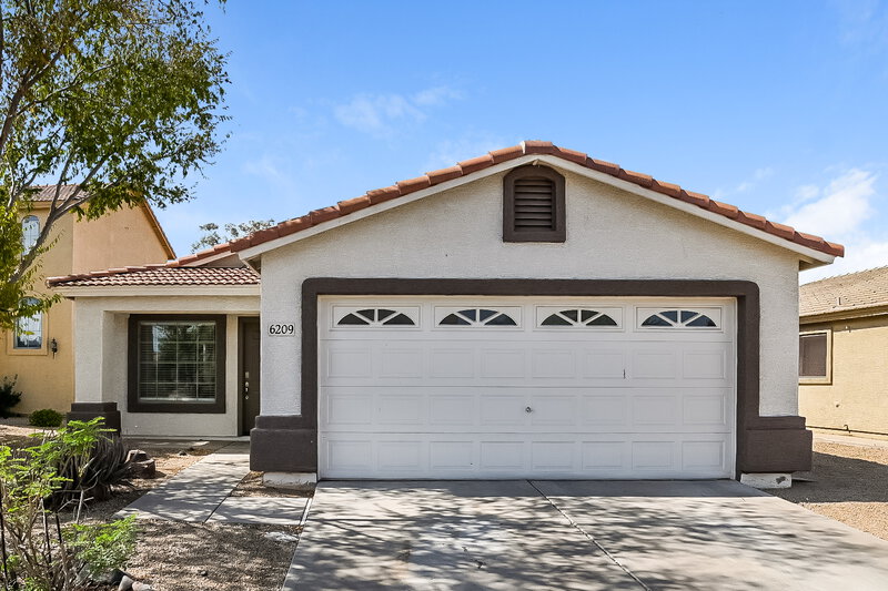 2,000/Mo, 6209 W Raymond St Phoenix, AZ 85043 External View