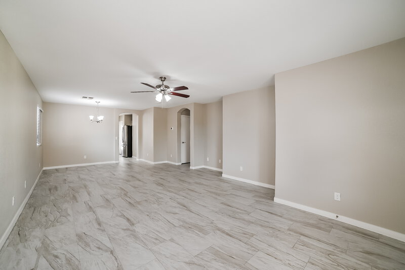 2,000/Mo, 6209 W Raymond St Phoenix, AZ 85043 Living Room View