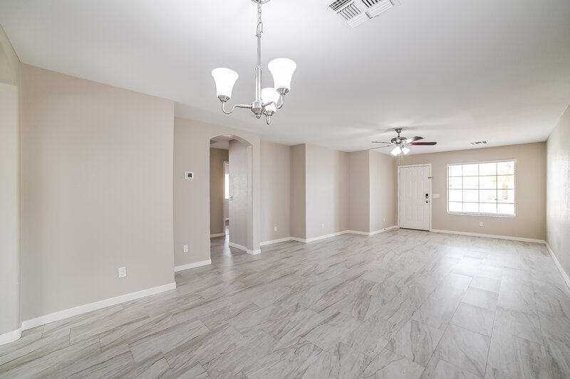 2,000/Mo, 6209 W Raymond St Phoenix, AZ 85043 Dining Room View