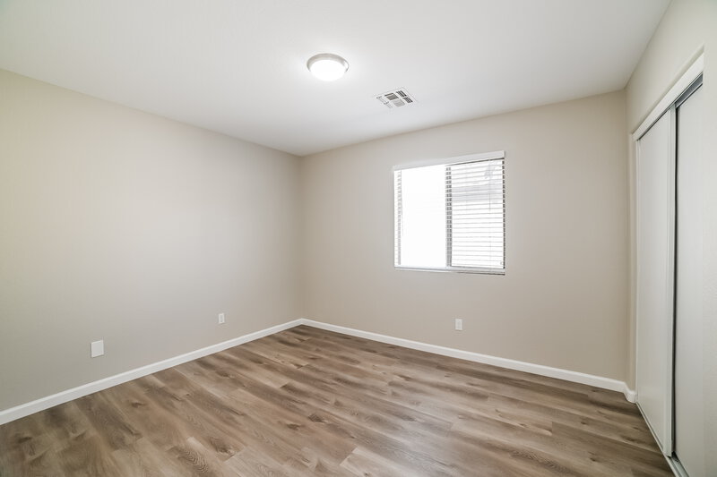 2,000/Mo, 6209 W Raymond St Phoenix, AZ 85043 Bedroom View 3