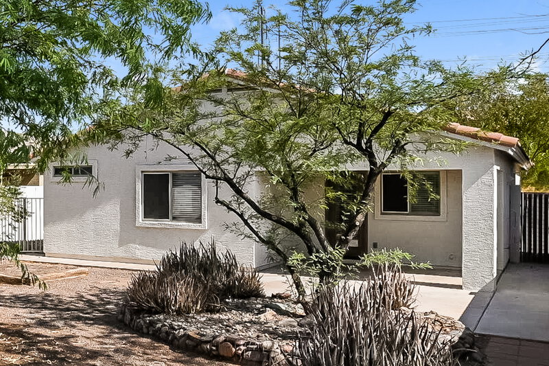 2,000/Mo, 6209 W Raymond St Phoenix, AZ 85043 Rear View
